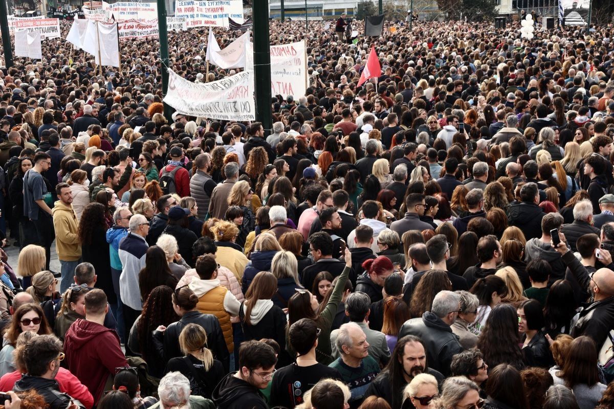 Τέμπη: 11 προσαγωγές και τρεις συλλήψεις στην Αθήνα πριν από το συλλαλητήριο - Κατασχέθηκαν 10 μολότοφ, σφυρί και σουγιάς