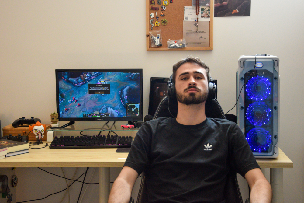 CU-rious Explorer: Ο Γιάννης Ασλάνης θέλει να μοιραστεί τους πραγματικούς και ψηφιακούς κόσμους του, αλλά ένα μέρος το φυλάει κρυφό