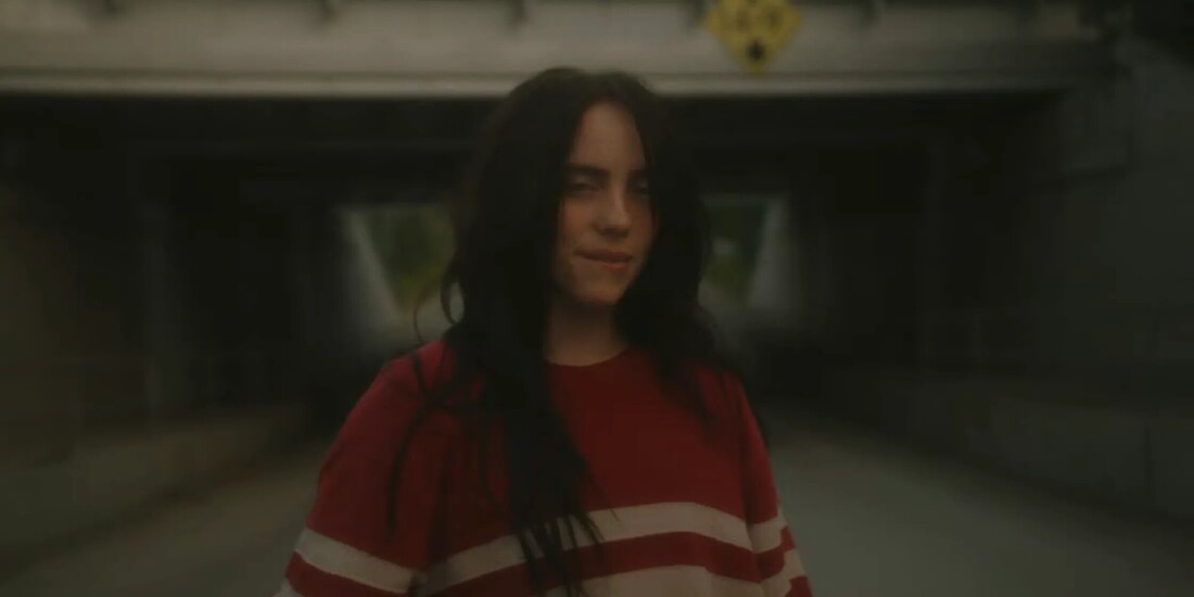 Η Billie Eilish μοιράζεται το video για το νέο της κομμάτι με τίτλο “Chihiro”