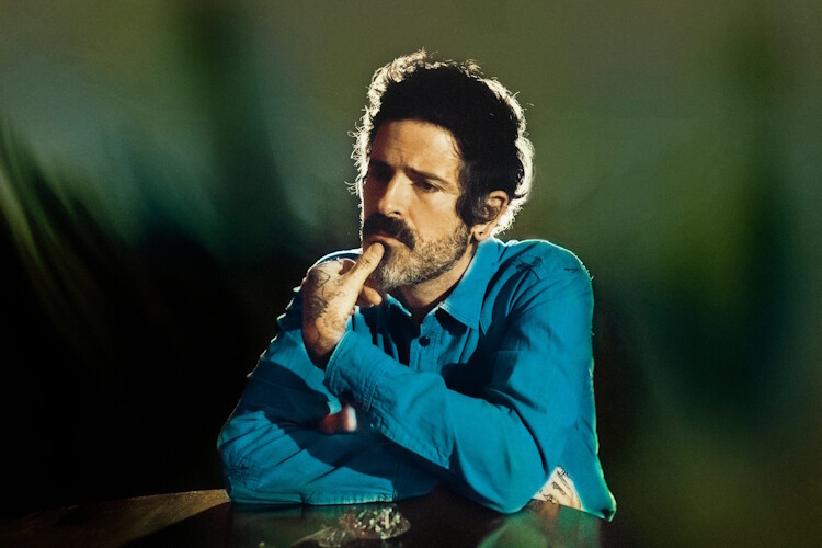 Devendra Banhart: Ένας από τους βασικούς εκφραστές της psychedelic folk σκηνής έρχεται στο ΚΠΙΣΝ